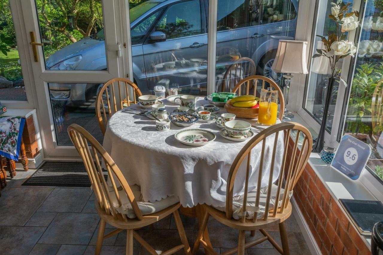 The Kiwi House Bed & Breakfast แซนด์แบท ภายนอก รูปภาพ